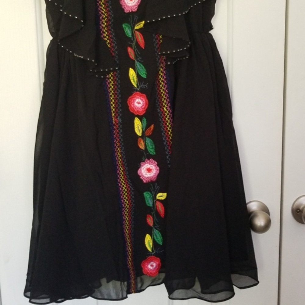 ❤Gorgeous Black with Flower Embroidery Dress ❤ - Picture 7 of 8